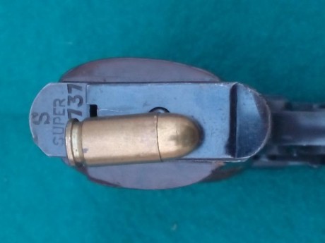 Un amigo vende las siguientes armas:

Astra 400 calibre 9mm/L del año 1936, con un cargador, precio:  21