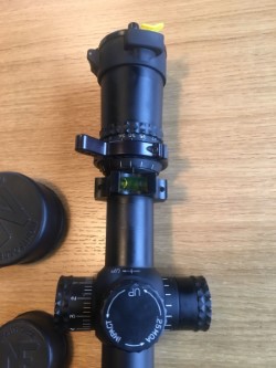 Se vende visor Nightforce NXS 12-42x56.
Reticula con punto central iluminada en opción de tirador CH-2 01