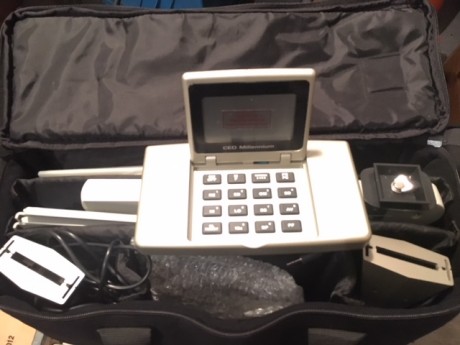 Vendo en perfecto estado:

- CED MILLENIUM Cronógrafo.

- Kit infrarrojos; de la publicidad "este 00