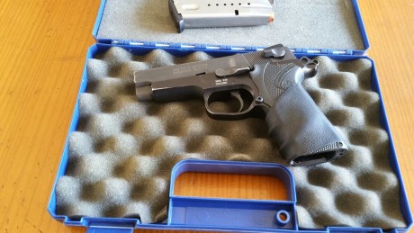 Pues eso un amigo del club pone a la venta un smith & wesson del 9 mm  precio 400e para mas información 02