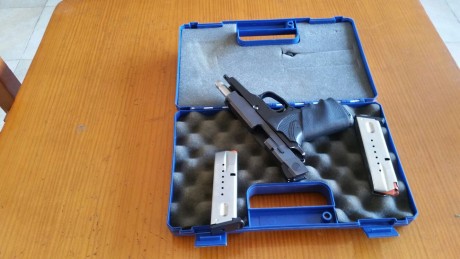 Pues eso un amigo del club pone a la venta un smith & wesson del 9 mm  precio 400e para mas información 00