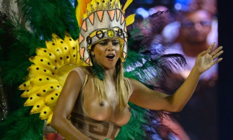 retiro el otro hilo por acumular demasiadas paginas e imágenes de señoritas  :mrgreen: 40