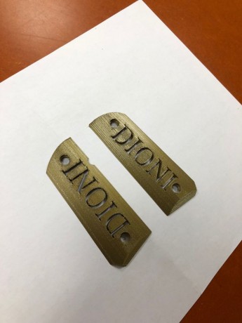 Cachas para 1911 se pueden hacer con diferentes colores y logos 
  Aclaro de momento tememos unos cuantos 80