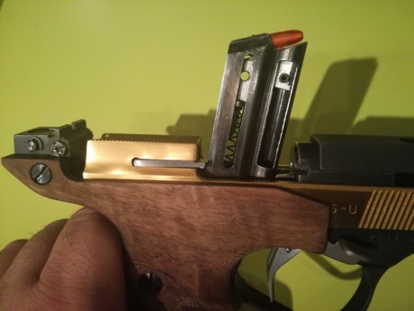 Hola a todos.
Vendo mi UNIQUE DES 96U. Excelente pistola en calibre 22.
La pistola se vende con maletín 01