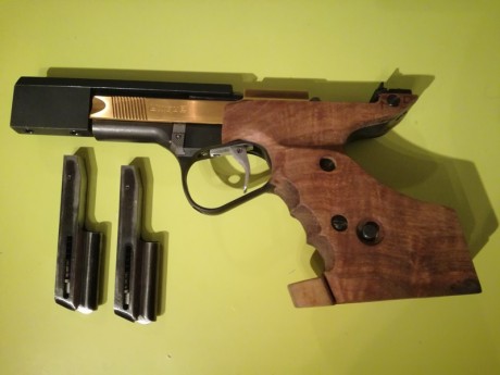Hola a todos.
Vendo mi UNIQUE DES 96U. Excelente pistola en calibre 22.
La pistola se vende con maletín 00