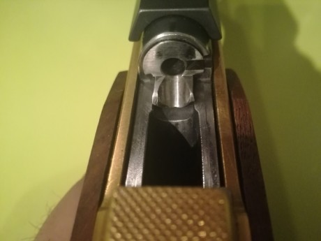 Hola a todos.
Vendo mi UNIQUE DES 96U. Excelente pistola en calibre 22.
La pistola se vende con maletín 12