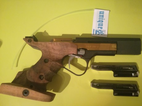 Hola a todos.
Vendo mi UNIQUE DES 96U. Excelente pistola en calibre 22.
La pistola se vende con maletín 10