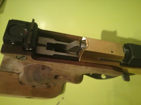 Hola a todos.
Vendo mi UNIQUE DES 96U. Excelente pistola en calibre 22.
La pistola se vende con maletín 22