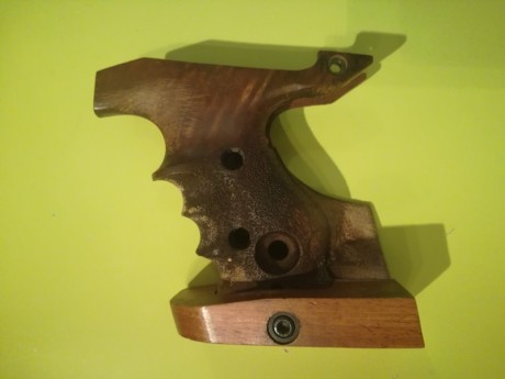 Hola a todos.
Vendo mi UNIQUE DES 96U. Excelente pistola en calibre 22.
La pistola se vende con maletín 21