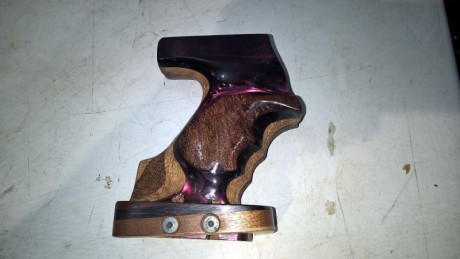 Vendida cacha anatómica para Walther GSP talla M. Nuevas, sin uso.
50 euros envío incluido por ASM Go
Interesados 01