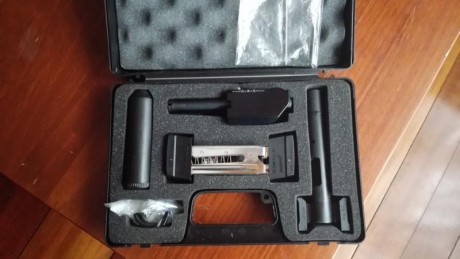 Se vende pistola HAMMERLI modelo SP20 RRS del calibre 32  y  carro del 22lr. Cola disparador recta , tambien 32