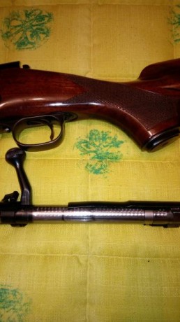 Vendo este magnífico arma salida de la fábrica de New Haven, con sistema de cerrojo pre-64 y maderas seleccionadas. 10