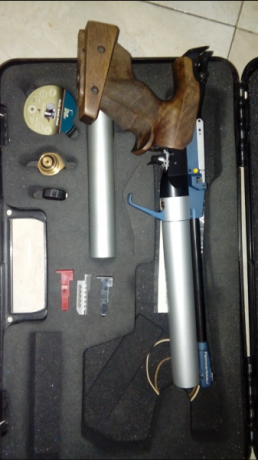 Hola, vendo magnifica feinwerkbau p 58 con un cargador para disparar sólo aire, uno de un disparo y otro 10