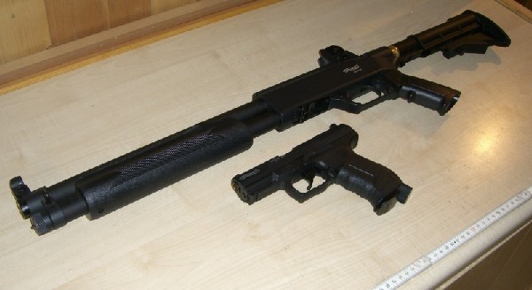 Hola...
He pedido a ARMERIA LA JUNGLA este bicho....
Lanza bolas de .68 con una potencia de 16 julios....
Ya 01