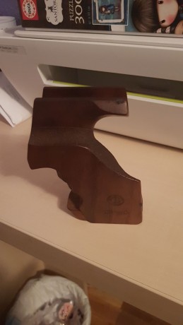 Un compañero del Club vende una empuñadura anatómica original marca WALTHER para pistola GSP talla "M". 12