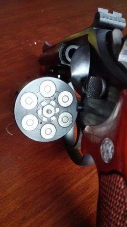 Se vende  Revólver Smith & Wesson HIGHWAY PATROLMAN (Mod.28),Calibre 357 magnun , 38 especial.Impecable 32