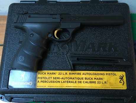 Vendo Browning Buckmark con un mes de antigüedad -literalmente-. 4 cajas de balas utilizadas. Garantía 00