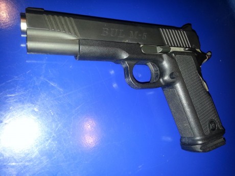 Vendo pistola BUL M5 5" .45 ACP con dos cargadores de 14 y uno de 12.

Para quien no la conozca es 12