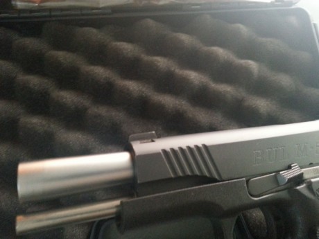 Vendo pistola BUL M5 5" .45 ACP con dos cargadores de 14 y uno de 12.

Para quien no la conozca es 10
