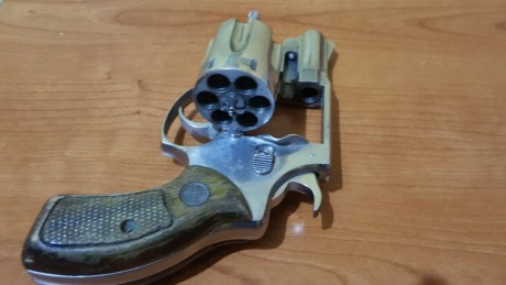 Vendo revolver cal. 38,  Astra 680 Inox de dos pulgadas, pocos disparos. (150 Euros)- 01