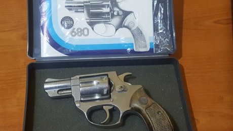 Vendo revolver cal. 38,  Astra 680 Inox de dos pulgadas, pocos disparos. (150 Euros)- 00