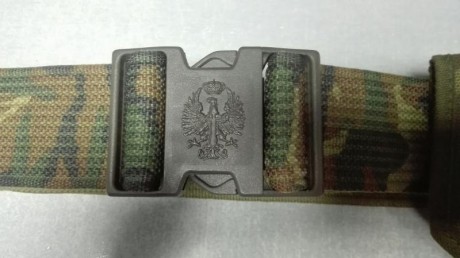 Se vende ceñidor y funda de pistola mimetizada Ejército Tierra, nuevos. Pvp 20 euros. 11