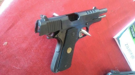 Un compañero del club vende 3 armas.
Pistola Griffon 1911 Combat A1 calibre 45. 200 €
Pistola Browning 00