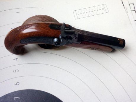 Vendo pistola avancarga derringer cal. 44. Como se puede ver en las fotos, está nueva. 100 €. Raimon 658838629 00
