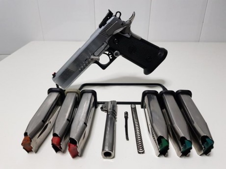 SPS CUSTOM PLUS con 2 cañones en la misma guia para IPSC STANDARD MAYOR (40SW) y MINOR (9mm) y 3 cargadores 00