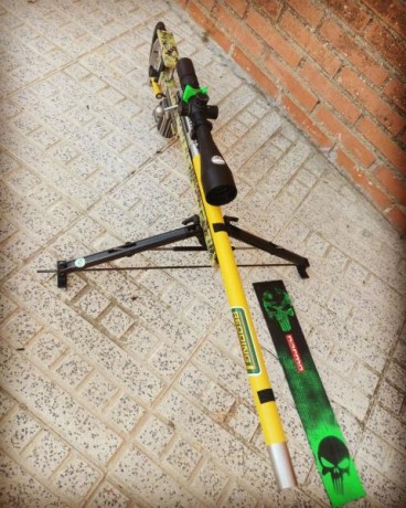 Vendo bípode AB Bipod Picatinny / Dolphi de fibra de carbono. 
Peso - 475 gramos
Ancho estrecho de la 50
