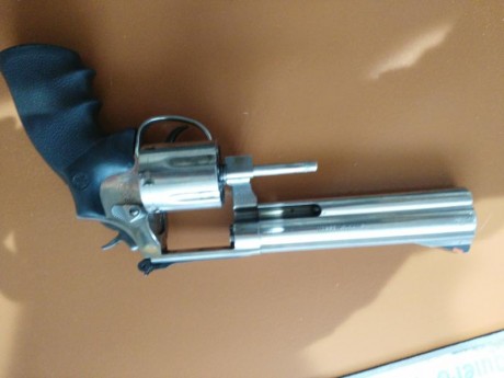 Se venda pistolas una tonos suucenter mono tiro con dos juegos de visores calibre 357 maximagnun y 357 12