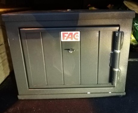 Buenas
Vendo Armero grado 3
ARMERO HOMOLOGADO FAC ELITE 12.
ESTADO IMPECABLE, REESTRENO, CON 2 LLAVES 00