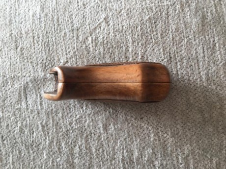 Vendo cachas de madera recien restauradas por profesional, son para revolver tipo Astra 250 o 680. 

Precio 01