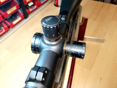 Vendo un visor Sightron SIII de 10-50x60 reticula target dot.
Este funciona perfectamente, pero tiene 02