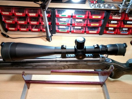 Vendo un visor Sightron SIII de 10-50x60 reticula target dot.
Este funciona perfectamente, pero tiene 01