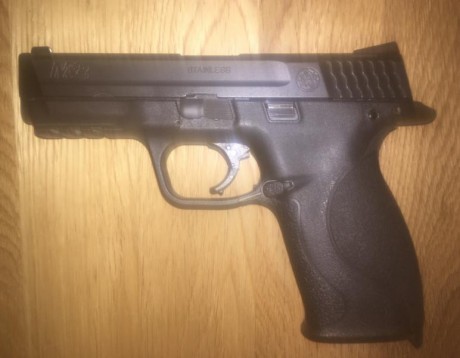 Se vende pistola Smith & Wesson mp9 calibre 9x19, incluye maletín, 2 cargadores 3 medidas de cachas 01