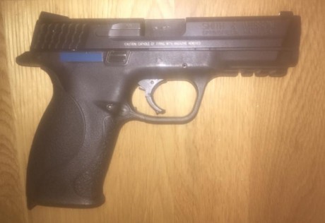 Se vende pistola Smith & Wesson mp9 calibre 9x19, incluye maletín, 2 cargadores 3 medidas de cachas 00