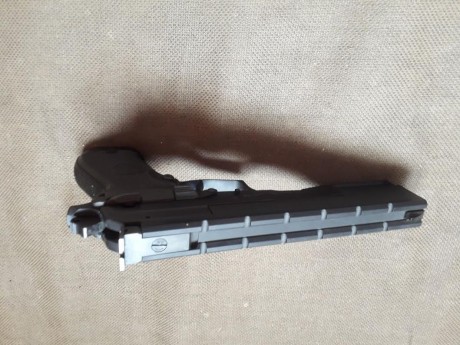 pues un amigo vende esta Beretta 87 del 22lr ,  esta como nueva  , tiene poco uso  y lleva dos cargadores 00