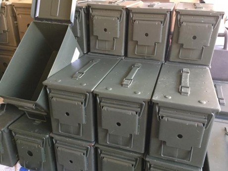 Hola a todo, 
  vendo cajas metálicas de munición 30x15x19. En buen estado, goma y cierre perfecto.
  41