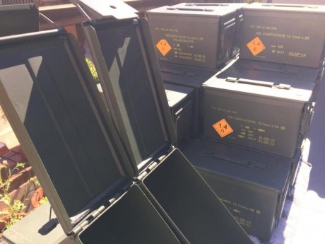 Hola a todo, 
  vendo cajas metálicas de munición 30x15x19. En buen estado, goma y cierre perfecto.
  40