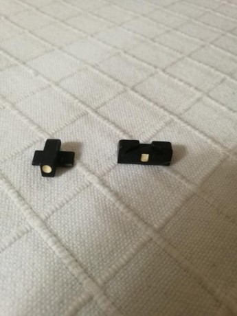 Vendo este lote para SIG SAUER P228 Y P229 ,compuesto de :

- Cargador MEC-GAR de 15 cartuchos como nuevo 12