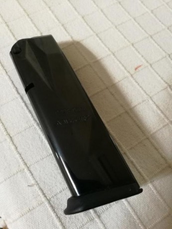 Vendo este lote para SIG SAUER P228 Y P229 ,compuesto de :

- Cargador MEC-GAR de 15 cartuchos como nuevo 11