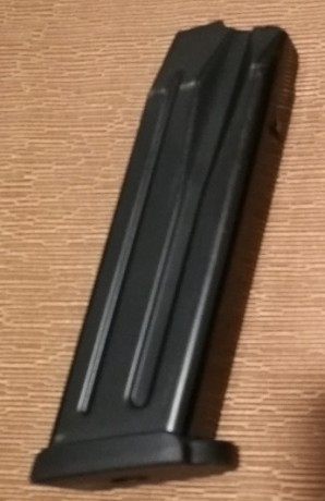 Vendo este lote para HK P30 ,compuesto de :

- Cargador ORIGINAL HK  de 15 cartuchos como nuevo .
- Funda 00