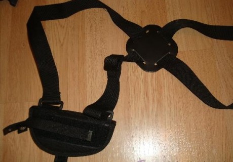 Vendo este lote para HK P30 ,compuesto de :

- Cargador ORIGINAL HK  de 15 cartuchos como nuevo .
- Funda 10