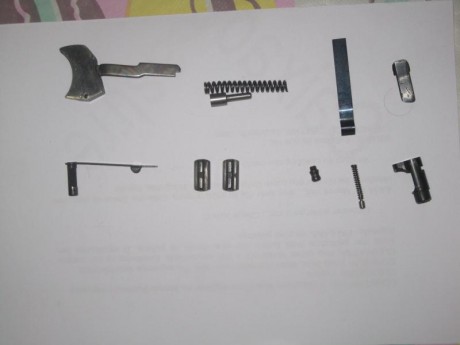 Hola

Haciendo limpieza he encontrado y vendo lo siguiente:

Disparador con biela, resorte y piton de 00