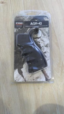 Se pone en venta un pistolet de la marca Fab Defense compatible con la plataforma ar15 sin uso. El precio 00