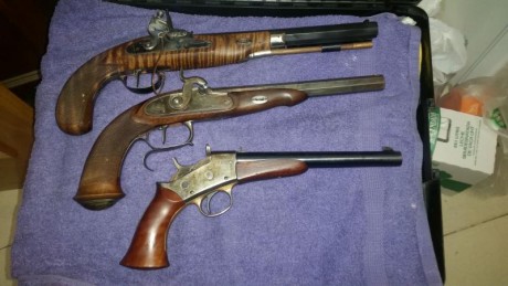 Vendo le page parís percusión y Charles moor de pedernal y turkesa del 0'435 válida para las dos armas
Precio 00
