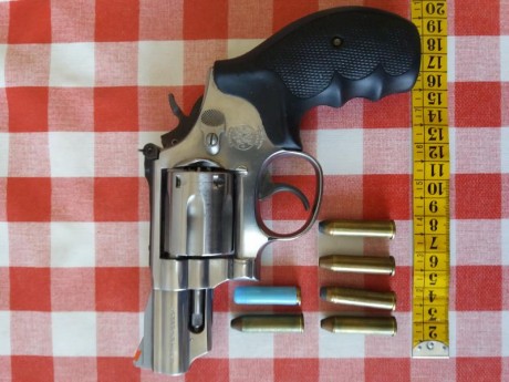 Por jubilación (C.N. Policía) vendo S.W 357 Magnum de acero inoxidable. Modelo 66 combate magnum. Nuevo 00