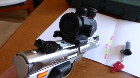 Vendo Pistola Ruger.22,MK-III.Hunter.Toda en acero inox.Cañon acanalado.Cachas CTC.con .Laser.
La vendo 01