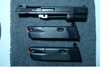 Vendo 
Kit cal 22 CZ75. 
Estado: muy bueno, ver fotos. Apenas lo he usado en mi CZ85.
250 €.

Saludos 02